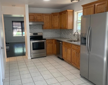 175 Harding Avenue - Photo Thumbnail 4