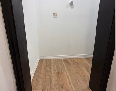 220 Emmett Avenue - Photo Thumbnail 11