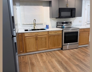 220 Emmett Avenue - Photo Thumbnail 4