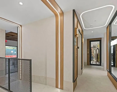 558 Sackett Street - Photo Thumbnail 7
