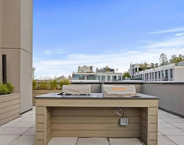 558 Sackett Street - Photo Thumbnail 9