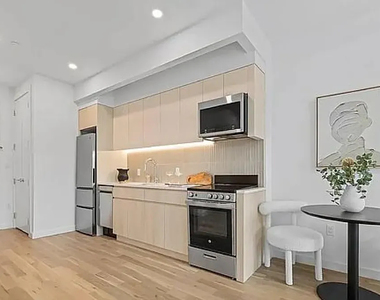 558 Sackett Street - Photo Thumbnail 1
