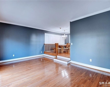 334 Conestoga Way - Photo Thumbnail 5