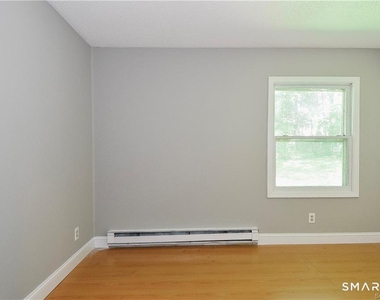 8 Circle Drive - Photo Thumbnail 9