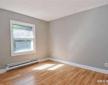 8 Circle Drive - Photo Thumbnail 14
