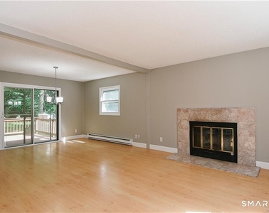 8 Circle Drive - Photo Thumbnail 4
