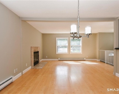 8 Circle Drive - Photo Thumbnail 2