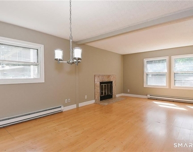 8 Circle Drive - Photo Thumbnail 3