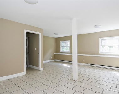 8 Circle Drive - Photo Thumbnail 15