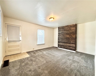 307 Mulberry Ln - Photo Thumbnail 9