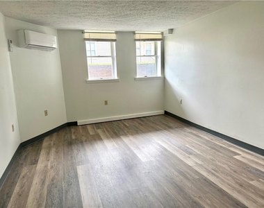 802 12th St - Photo Thumbnail 3