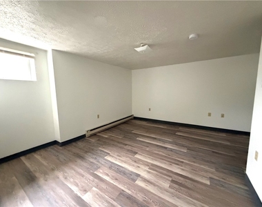 802 12th St - Photo Thumbnail 5