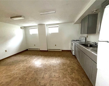 802 12th St - Photo Thumbnail 2