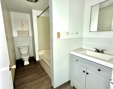 802 12th St - Photo Thumbnail 4