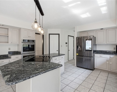 2501 Birchwood Ct - Photo Thumbnail 9