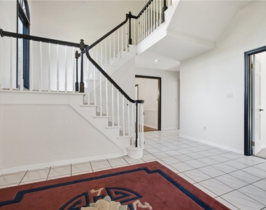 2501 Birchwood Ct - Photo Thumbnail 4