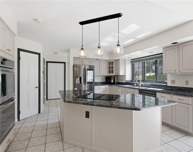 2501 Birchwood Ct - Photo Thumbnail 8