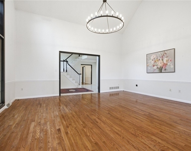 2501 Birchwood Ct - Photo Thumbnail 7