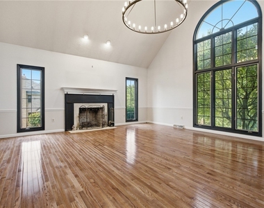 2501 Birchwood Ct - Photo Thumbnail 6