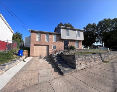 1875 Linton St - Photo Thumbnail 1