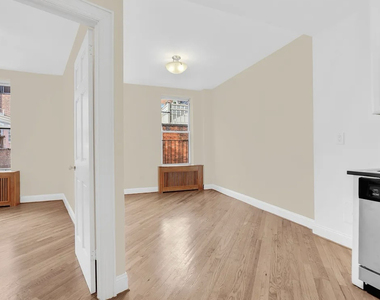 876 Lexington Avenue - Photo Thumbnail 1