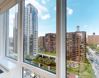 808 Columbus Ave - Photo Thumbnail 3