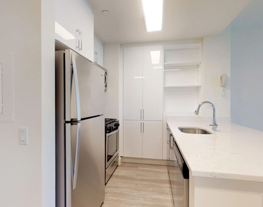 10 Hanover Square - Photo Thumbnail 1