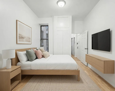 208 West 82nd Street - Photo Thumbnail 2