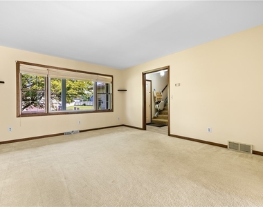 2002 Tamarack Drive - Photo Thumbnail 9