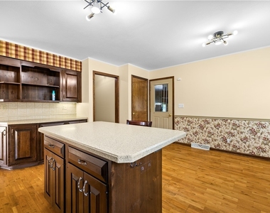 2002 Tamarack Drive - Photo Thumbnail 4