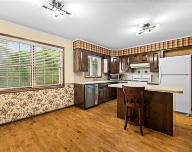 2002 Tamarack Drive - Photo Thumbnail 5