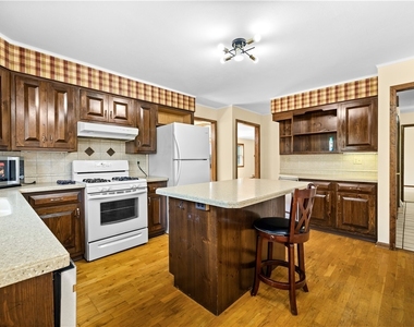 2002 Tamarack Drive - Photo Thumbnail 6