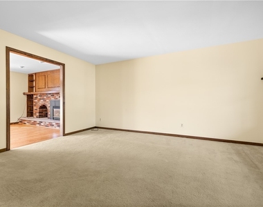 2002 Tamarack Drive - Photo Thumbnail 10