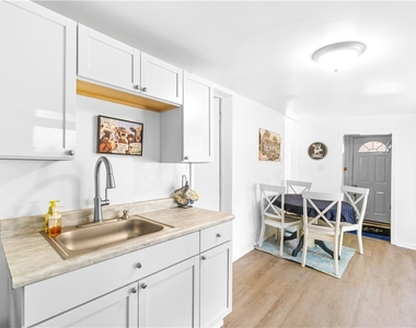 1409 Erie St - Photo Thumbnail 8