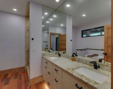 675 Freedom Heights - Photo Thumbnail 14