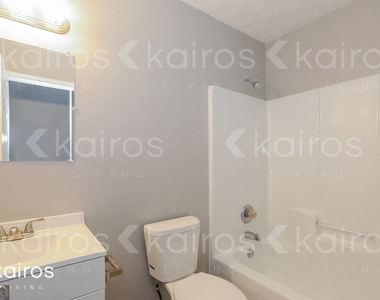415 Deerpark Drive - Photo Thumbnail 12