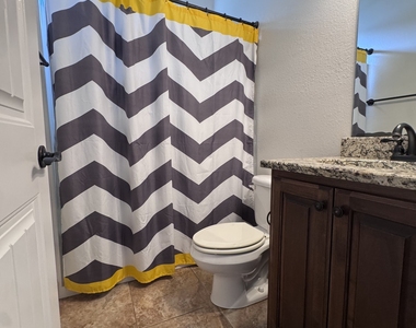 217 Guyler Street - Photo Thumbnail 8