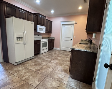 217 Guyler Street - Photo Thumbnail 2