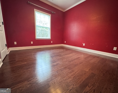 217 Guyler Street - Photo Thumbnail 7