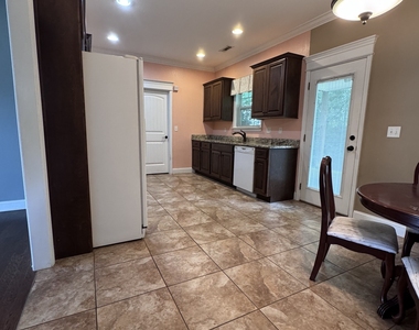217 Guyler Street - Photo Thumbnail 3