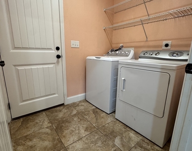 217 Guyler Street - Photo Thumbnail 6