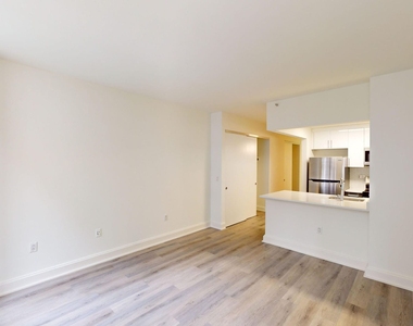 10 Hanover Square - Photo Thumbnail 3