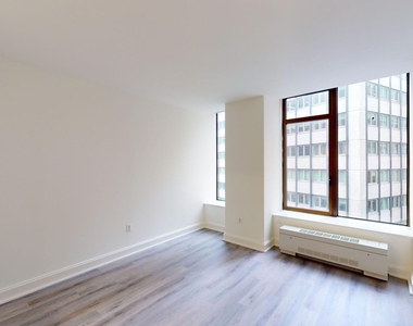 10 Hanover Square - Photo Thumbnail 2