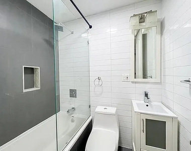 733 Lexington Avenue - Photo Thumbnail 13