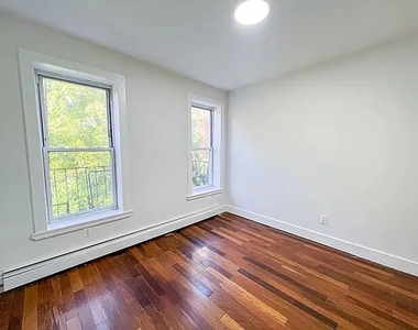 733 Lexington Avenue - Photo Thumbnail 4