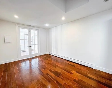 733 Lexington Avenue - Photo Thumbnail 10