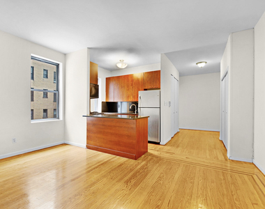  East 31st Street - Photo Thumbnail 1