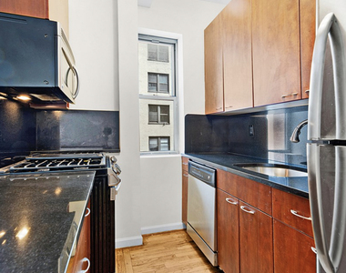  East 31st Street - Photo Thumbnail 2