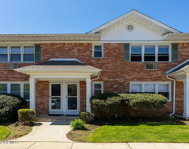96 East Avenue - Photo Thumbnail 17