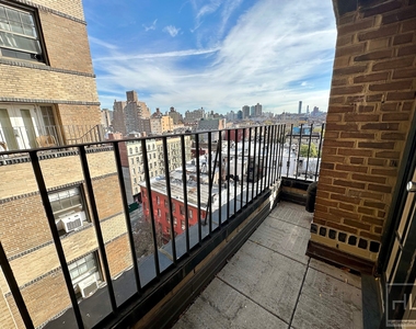 Christopher Street - Photo Thumbnail 2